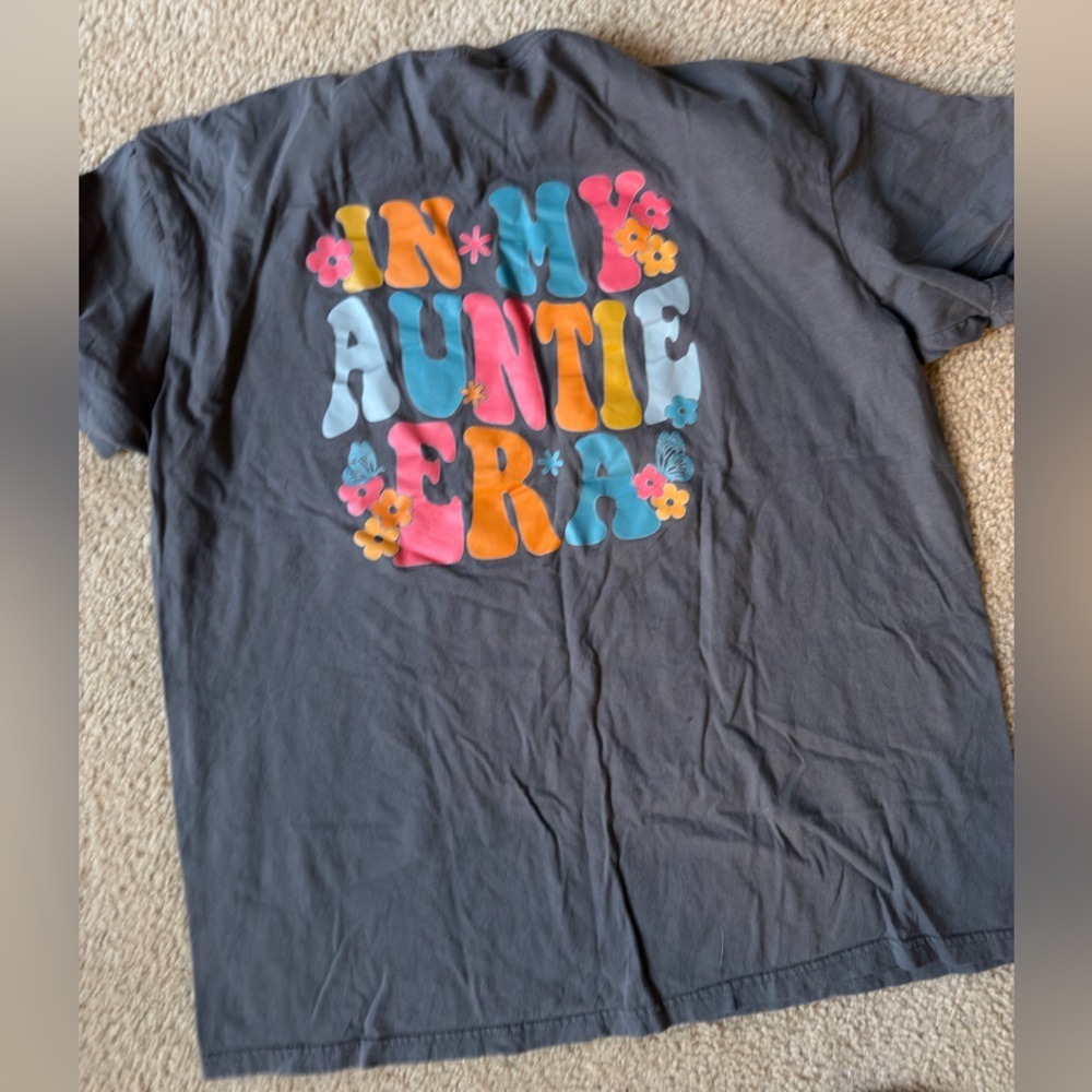 Gildan In My Auntie Era Graphic T-Shirt Gray Short Sleeve XL Retro Floral Tee
